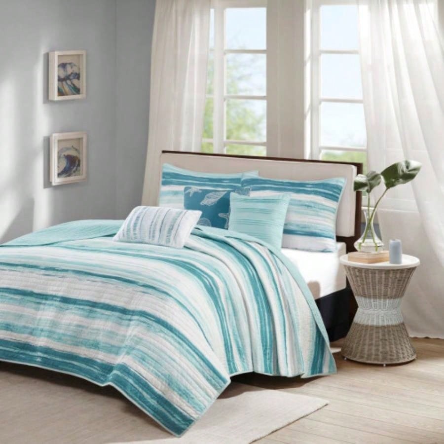 Blue King Quilt Set with Throw Pillows - home
