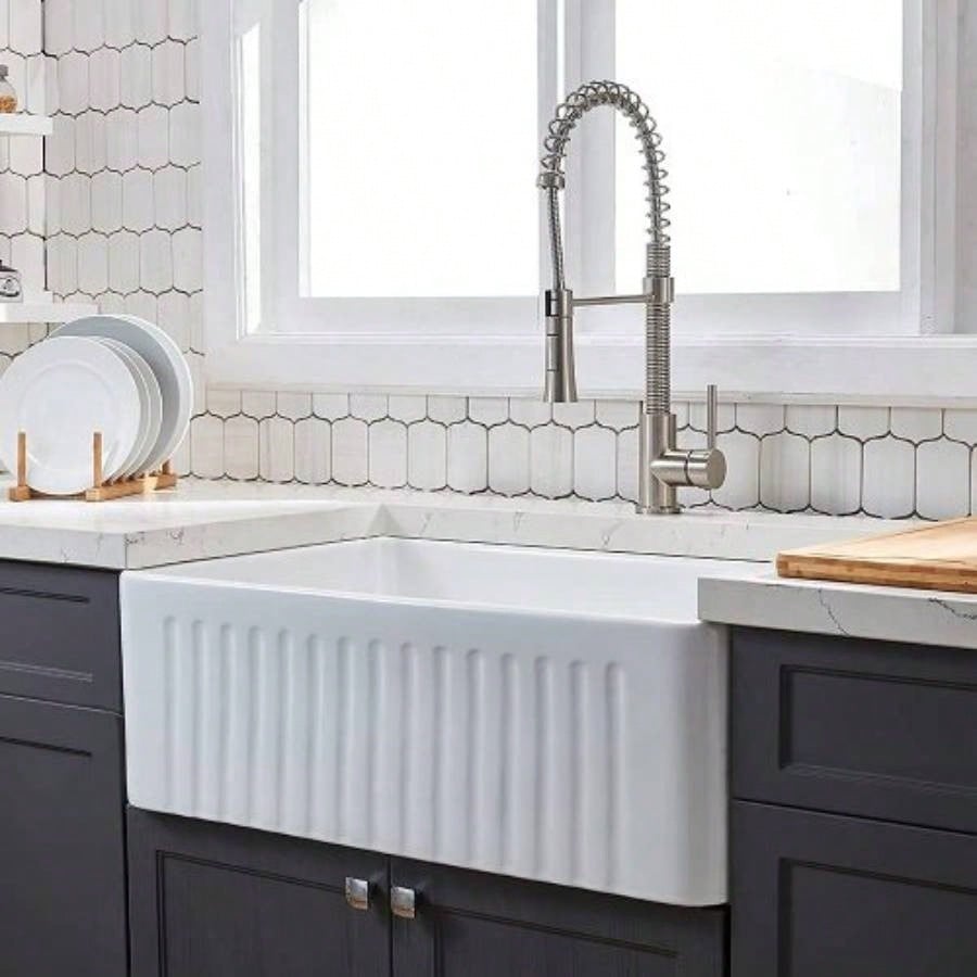 Fireclay 33 L X 20 Farmhouse Kitchen Sink with Grid and Strainer
