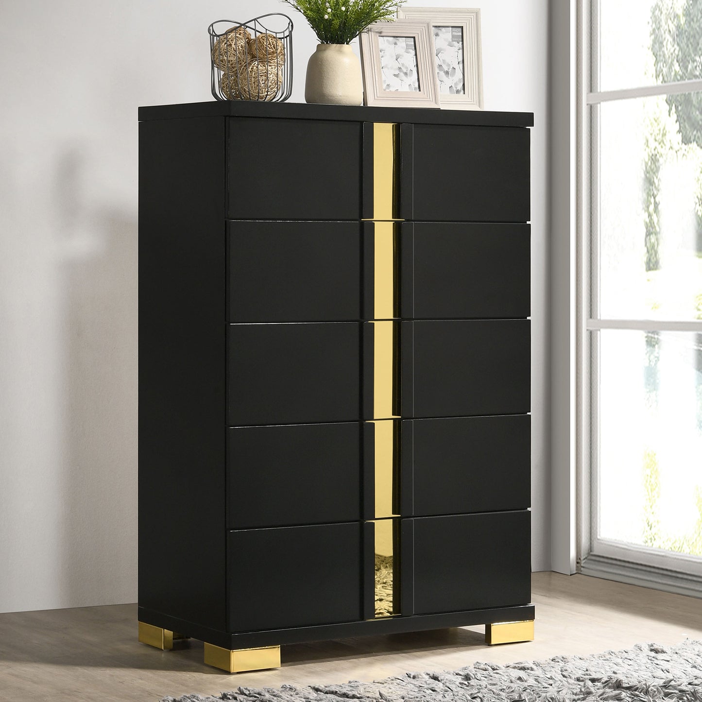 Black And Gold Finish Contemporary Style 1pc Chest Modern Design Metal Bracket Legs Gold Dust Proof Case Ball Bearing Glides Bedroom Furniture