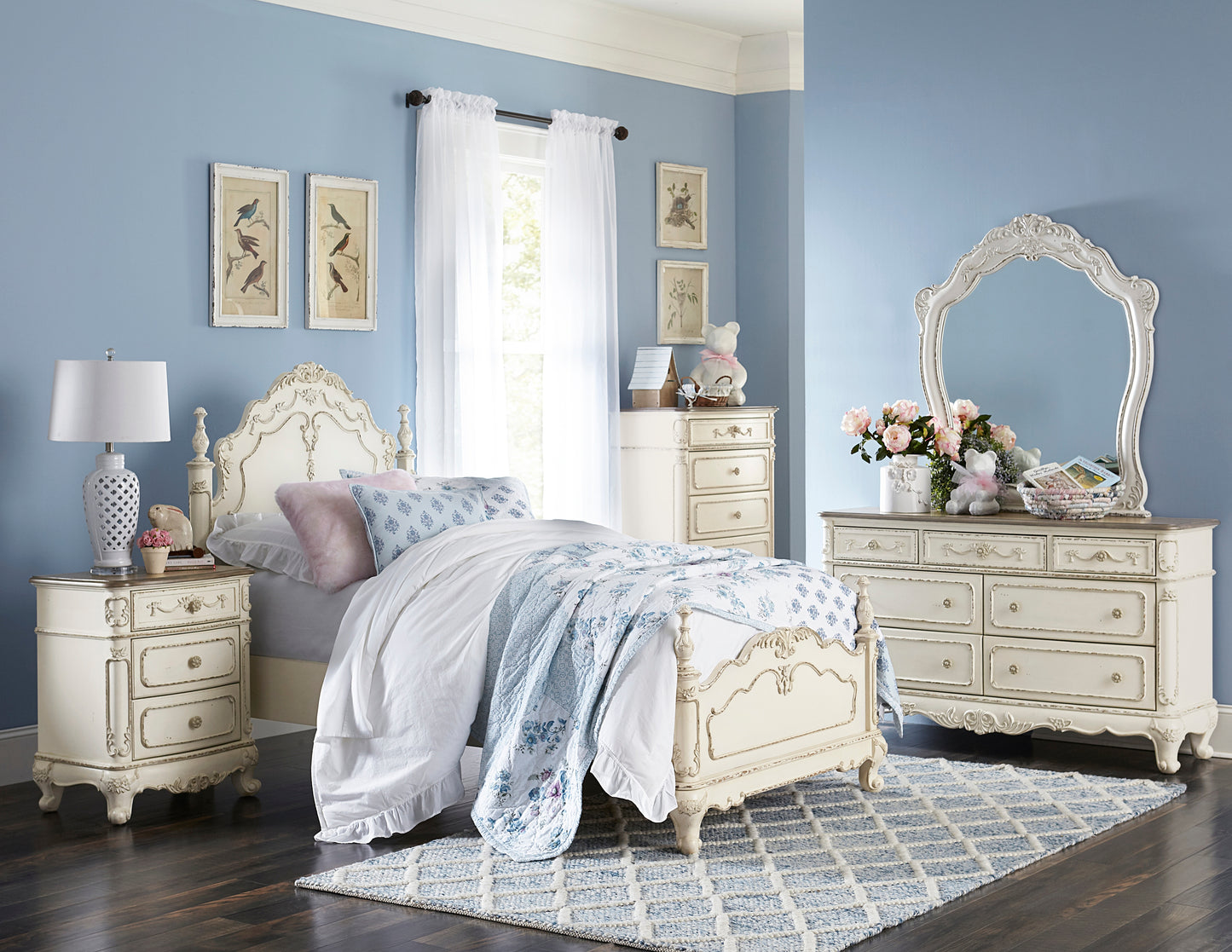 Victorian Style Antique White Full Bed - Classic Bedroom Furniture