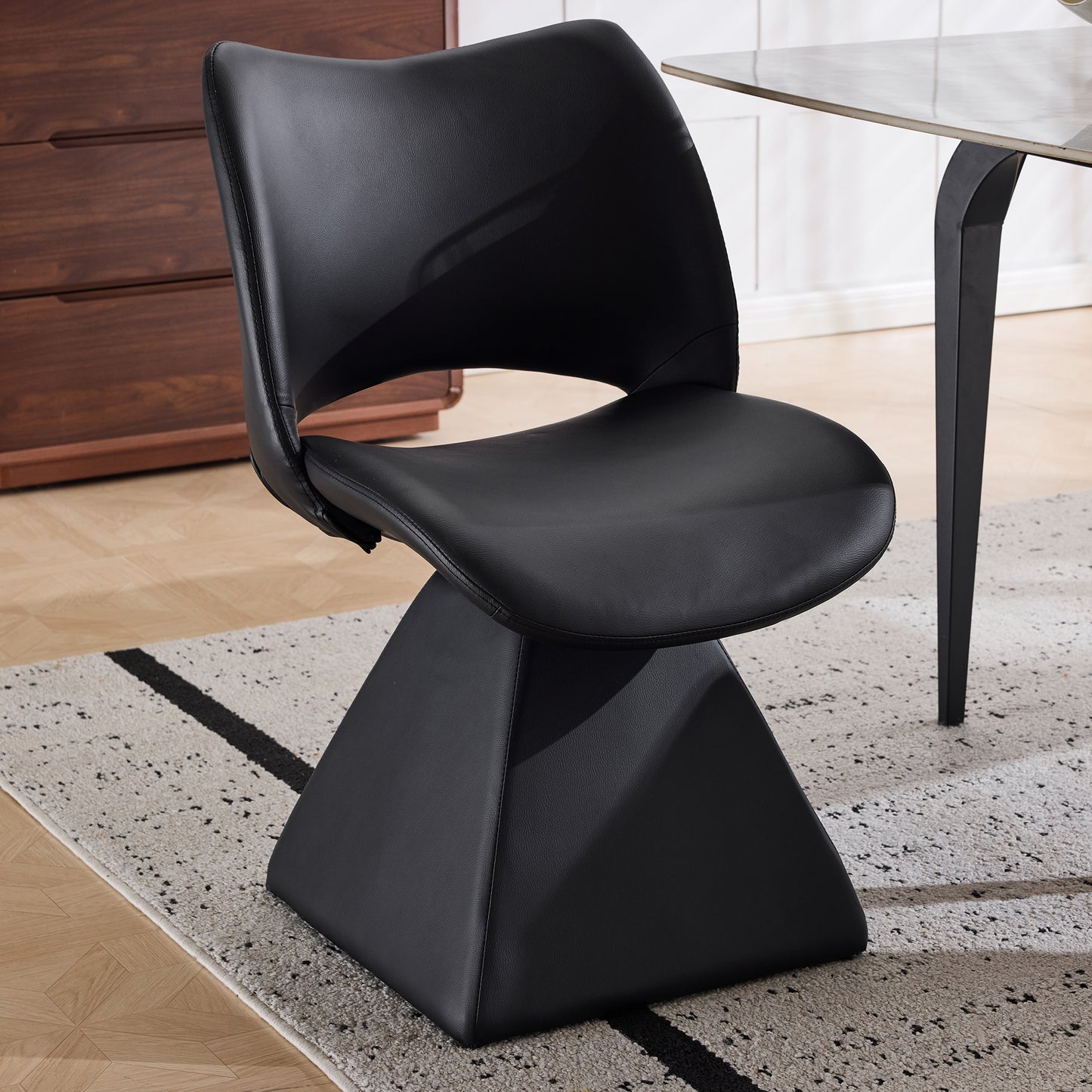 The swivel dining chair combines modern craftsmanship and can be combined in multiple sets. It is comfortable black artificial leather and upholstered modern high-backed tables and chairs.
