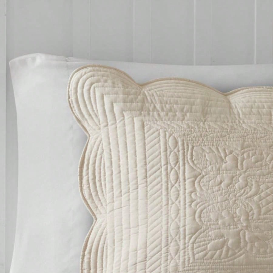 3 Piece Reversible Scalloped Quilt Set King/Cal King
