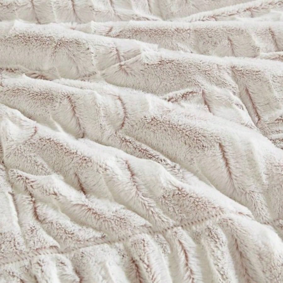 Full/ Back Print Long Fur Comforter Set