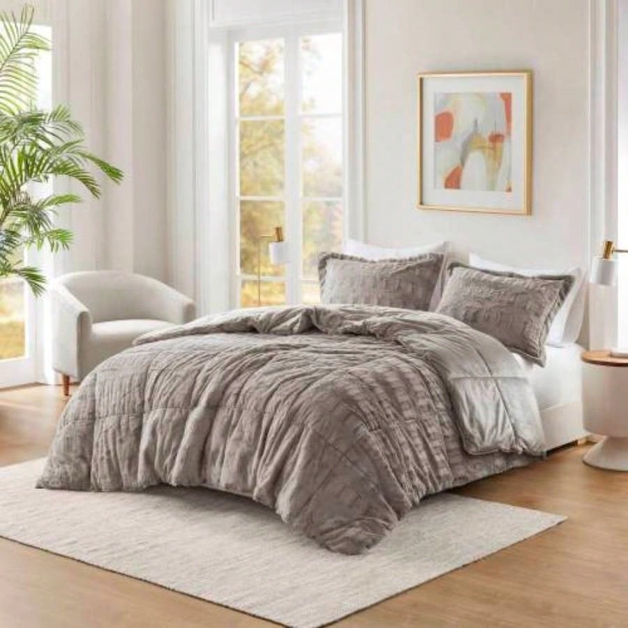 Full/ Back Print Long Fur Comforter Set