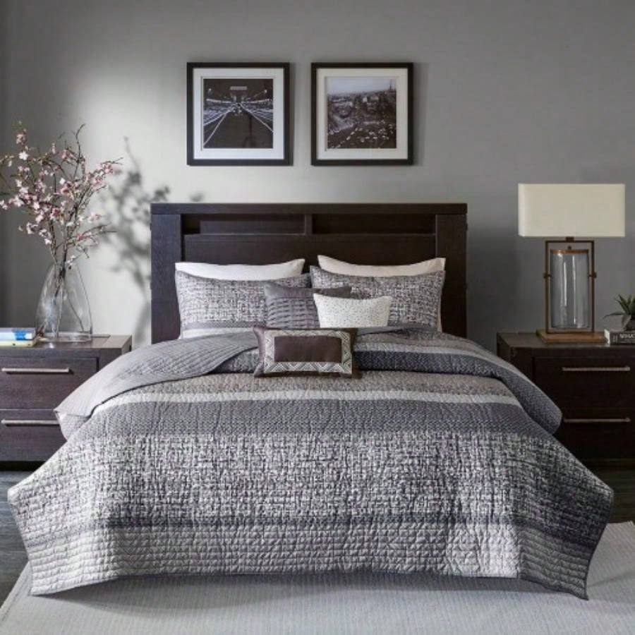 6 Piece Reversible Jacquard Quilt Set with Throw Pillows/Taupe King/Cal King