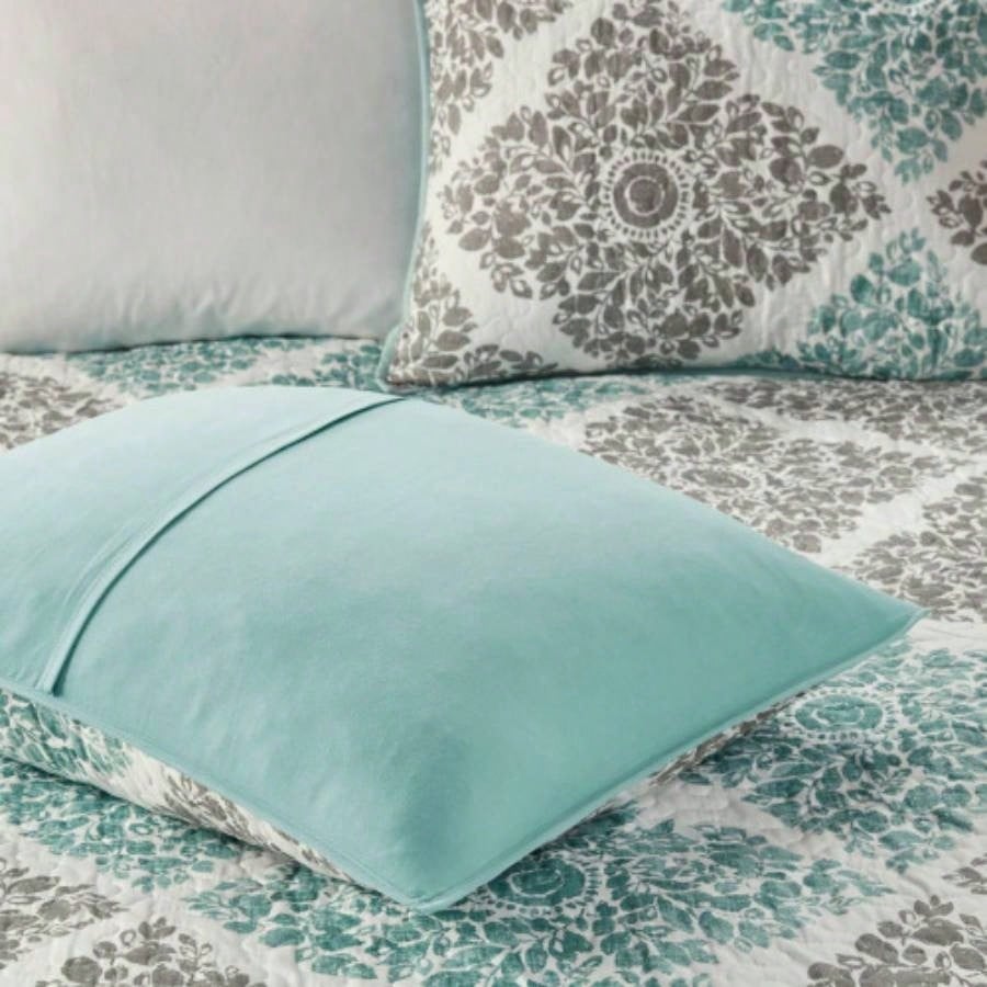6 Piece Printed Quilt Set with Throw Pillows Aqua King/Cal King
