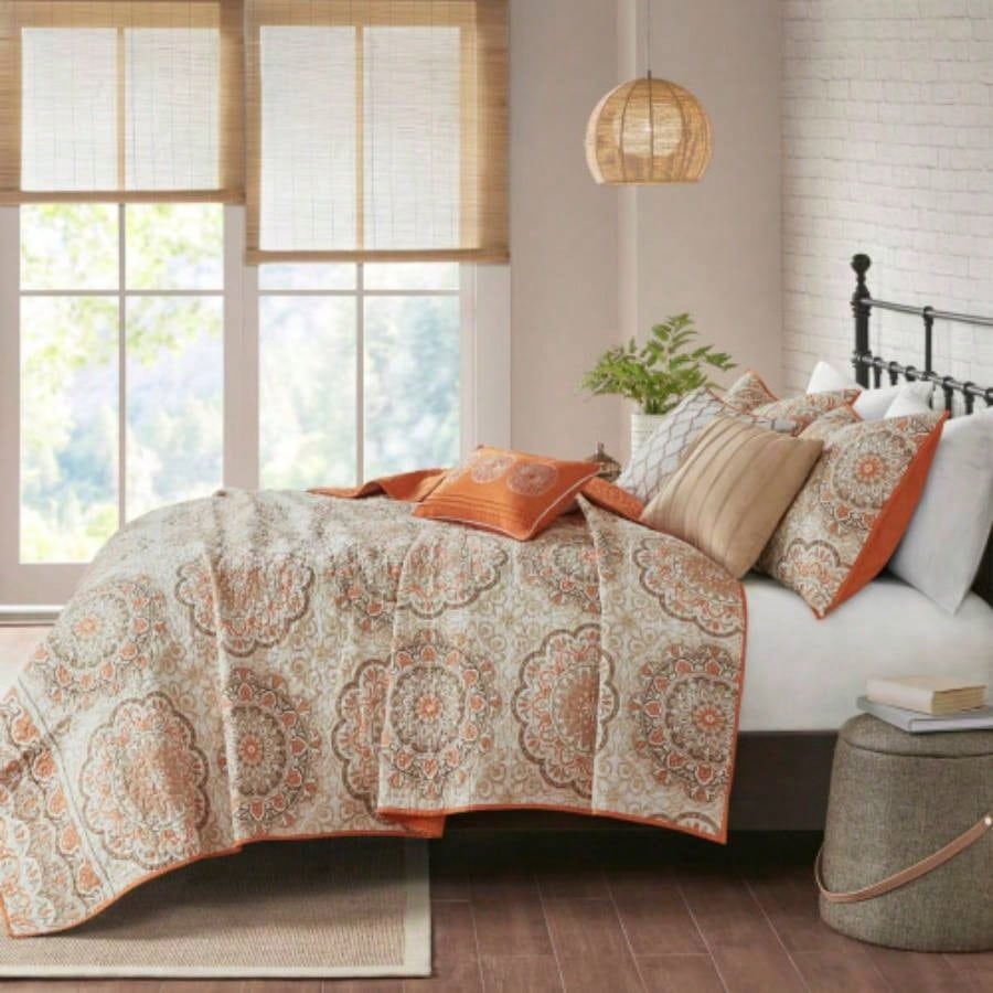 6 Piece Reversible Quilt Set with Throw Pillows Orange King/Cal King