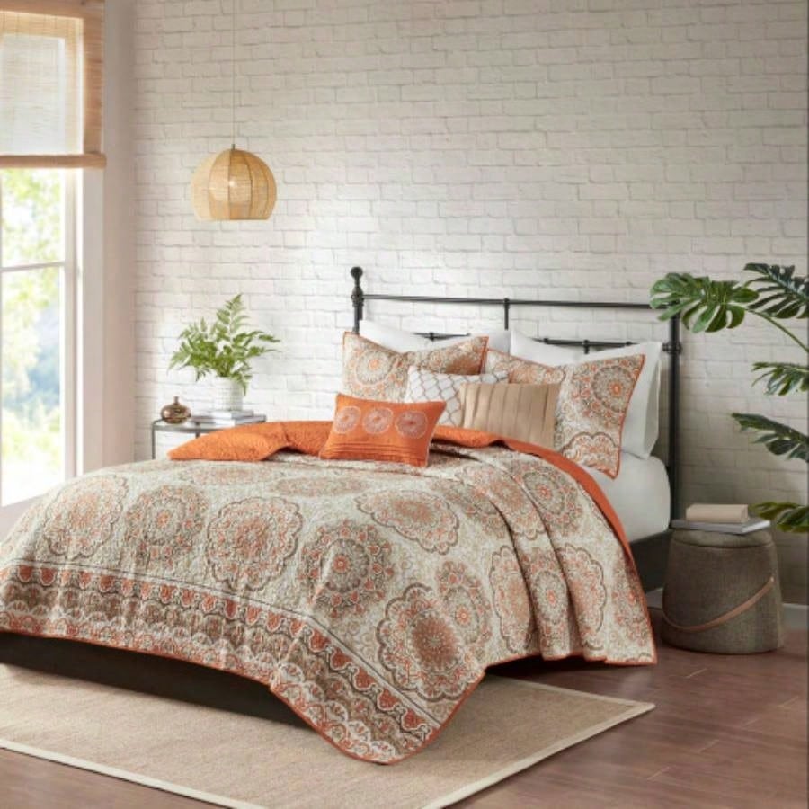 6 Piece Reversible Quilt Set with Throw Pillows Orange Full/