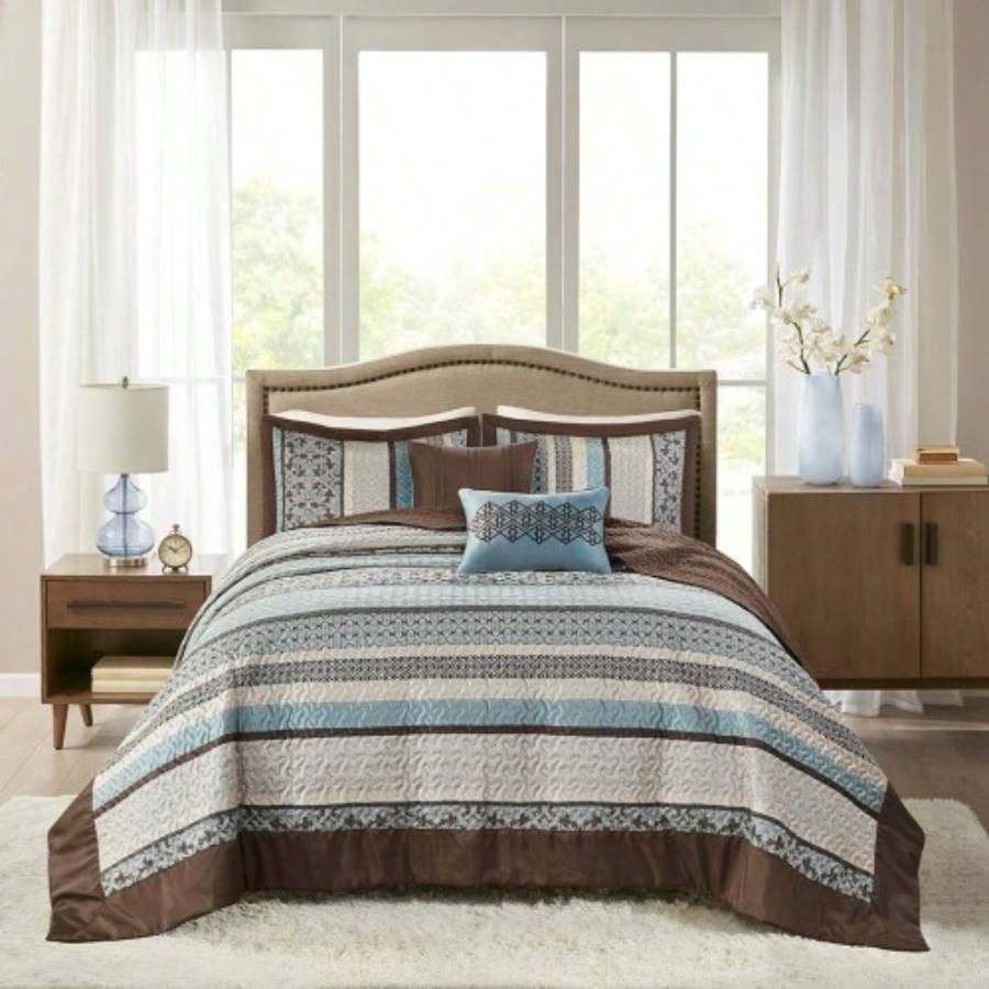 5 Piece Jacquard Quilt Set with Throw Pillows Blue King/Cal King