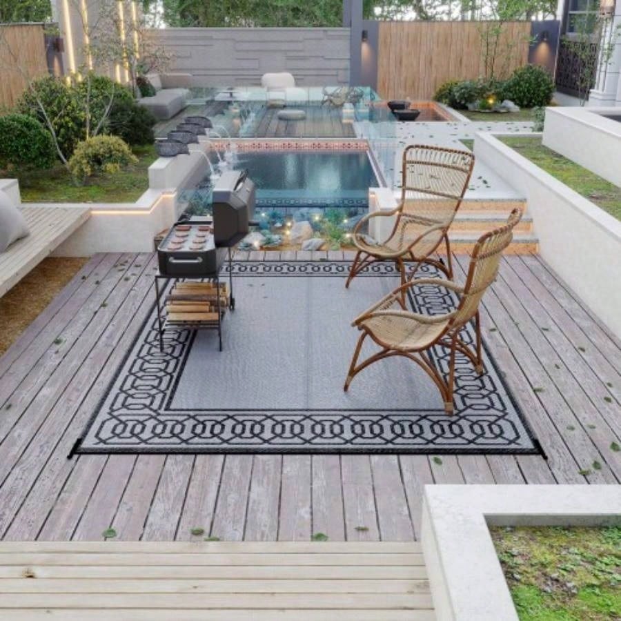 Outsunny Reversible Outdoor Rug, 9x 12 Waterproof Plastic Straw Floor, Portable RV Camping Carpet, Large Floor Backyard, Deck, Picnic, Beach, Black Gray Border
