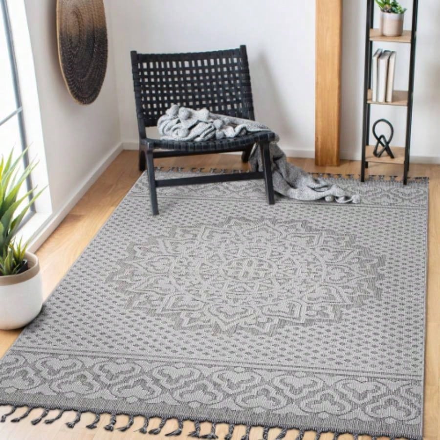 LOOM LUXE 8X10 Gray/White/Medallion Indoor/Outdoor Area Rug