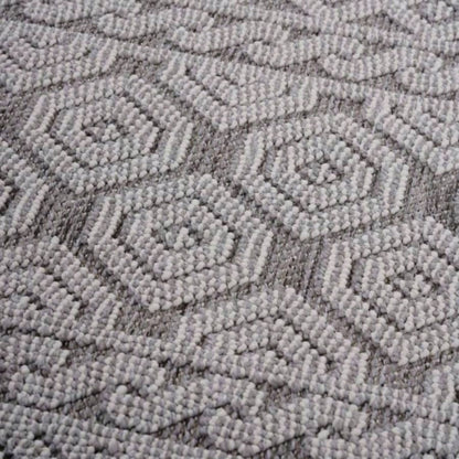 NAAR Guros 5X7/ White/ Geometric Indoor/ Outdoor Area Rug