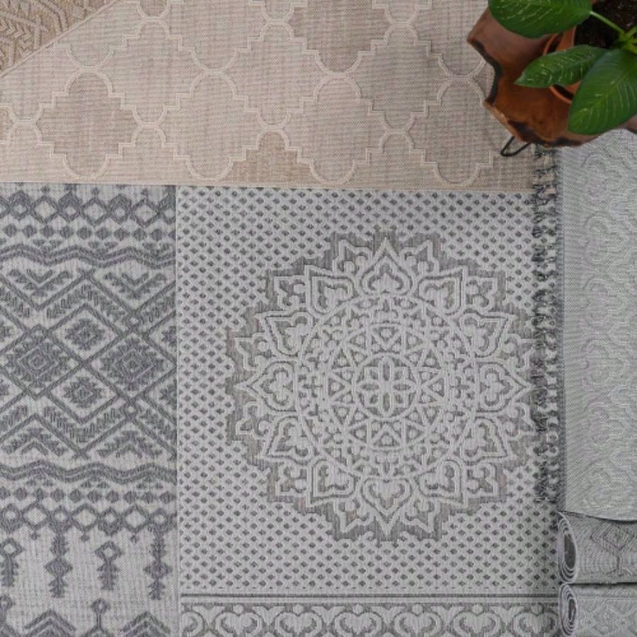 NAAR Guros 6X9 White/ Geometric Indoor/ Outdoor Area Rug