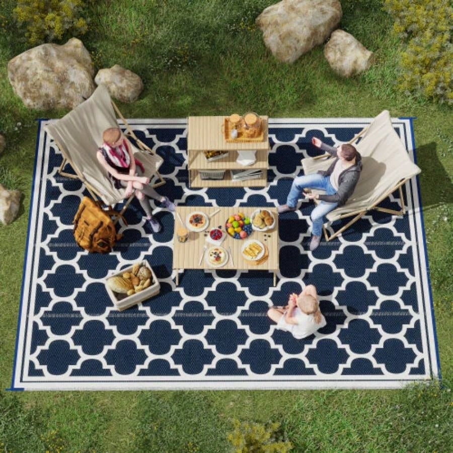 Outsunny Reversible Outdoor Rug Carpet, 9x 18 Waterproof Plastic Straw Rug, Portable RV Camping Rugs with Carry Bag, Large Floor Backyard, Deck, Picnic, Beach, Blue White