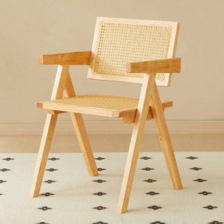 Black solid wood round table, all solid wood and rattan workmanship, seats 2 - 4 people, diameter 31.5 inches