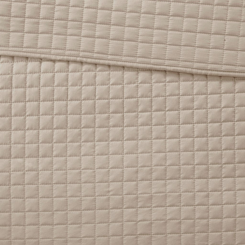Khaki Quilt Set - Comfortable King/Cal King Bedding