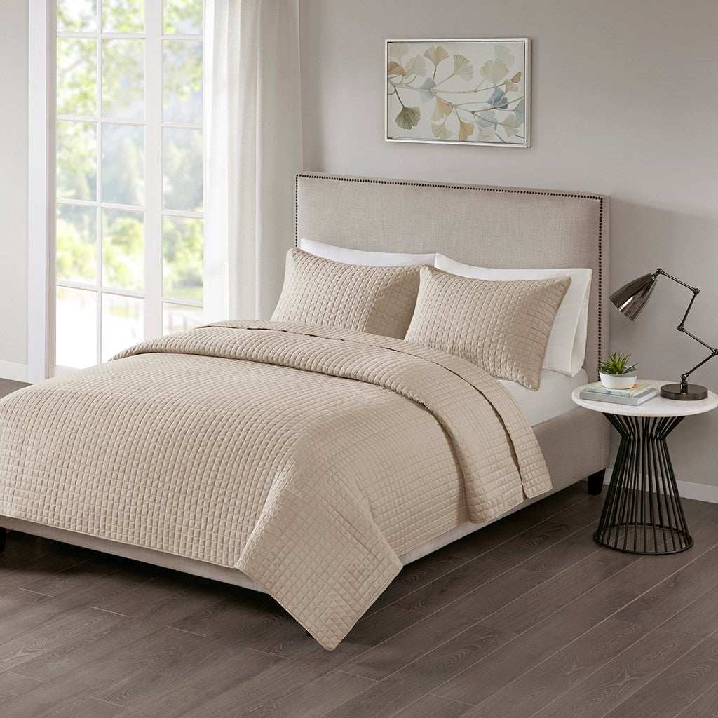 Khaki Quilt Set - Comfortable King/Cal King Bedding