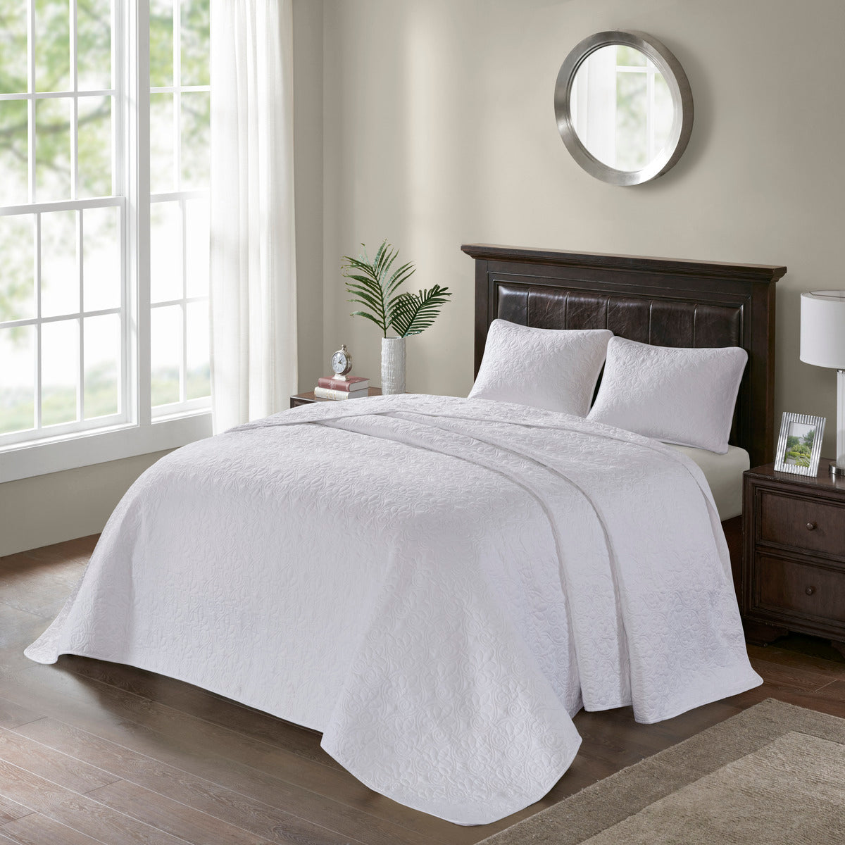 White Cotton Reversible Bedspread Set with Patterned Quilts
