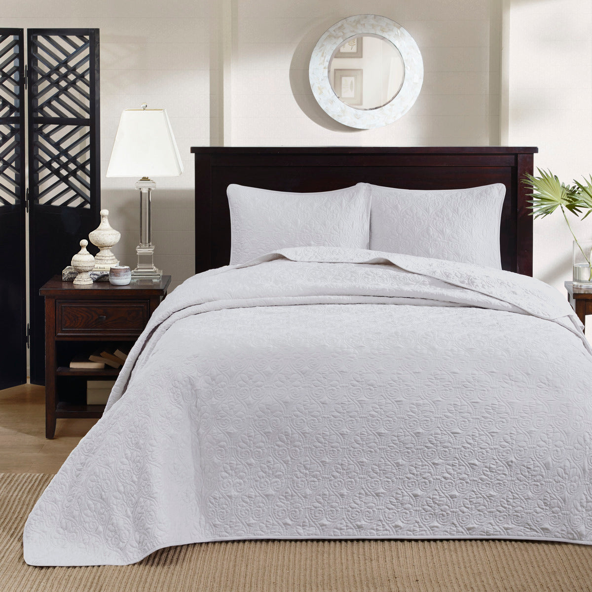 White Cotton Reversible Bedspread Set with Patterned Quilts
