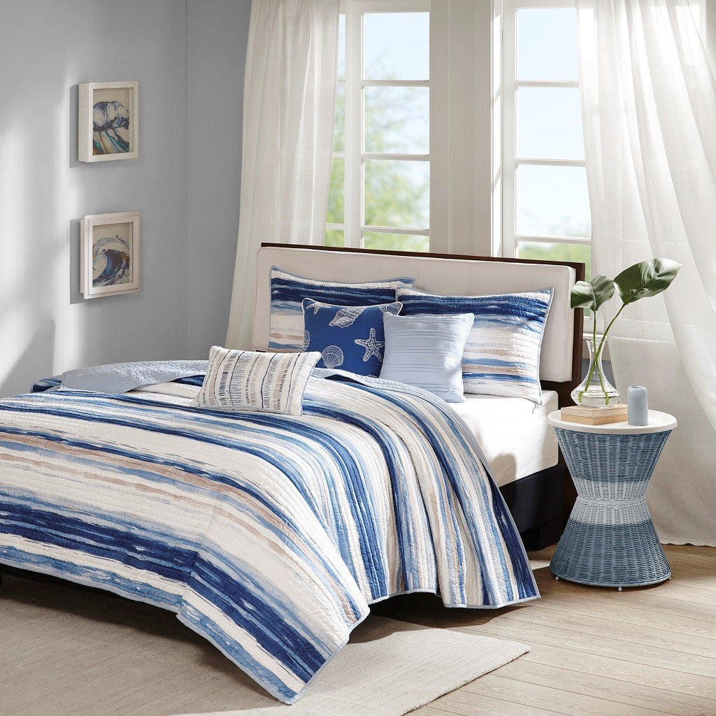 6 Piece Printed Quilt Set with Throw Pillows Blue Full/Queen