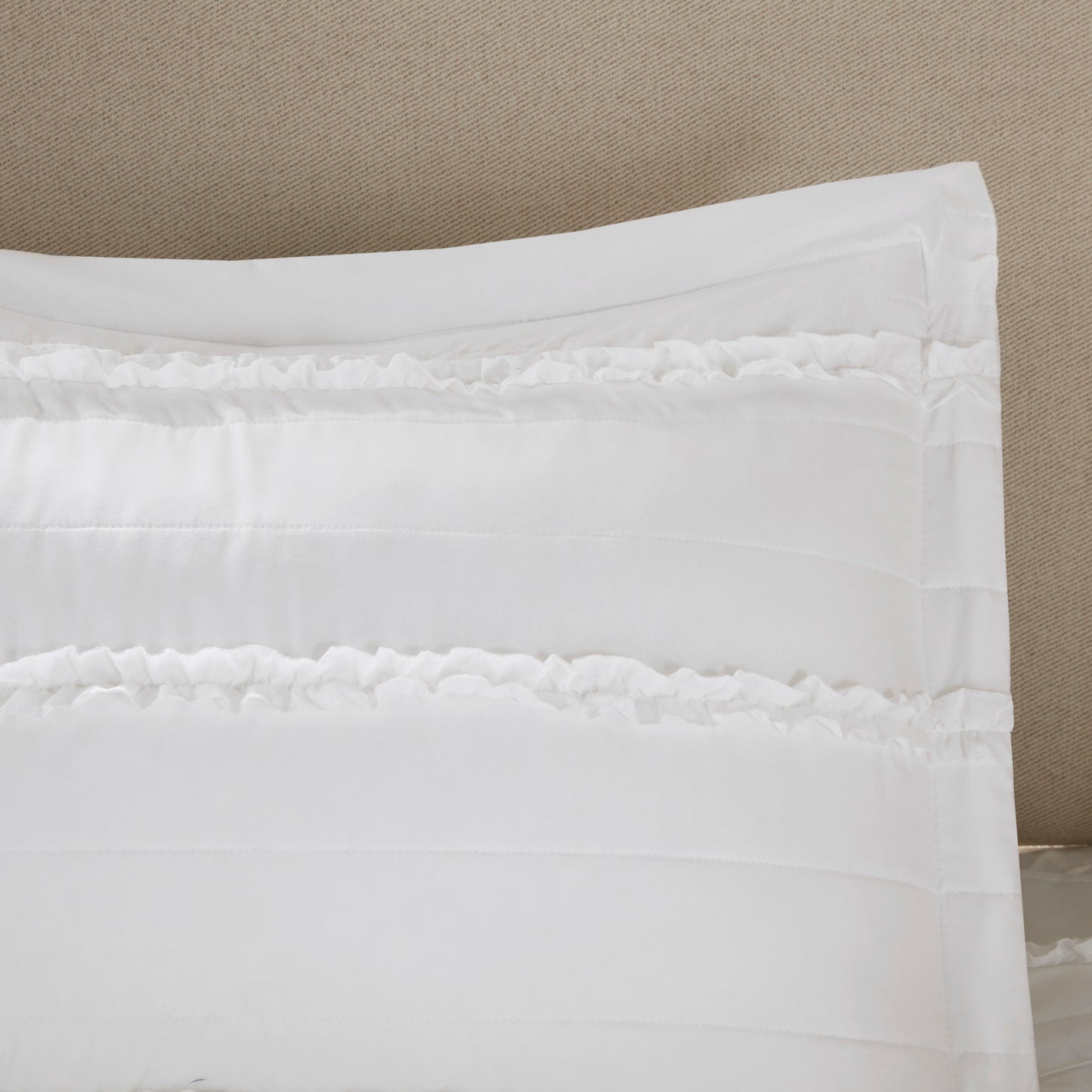 White King Cotton Ruffle Quilt Set with Decorative Pillow