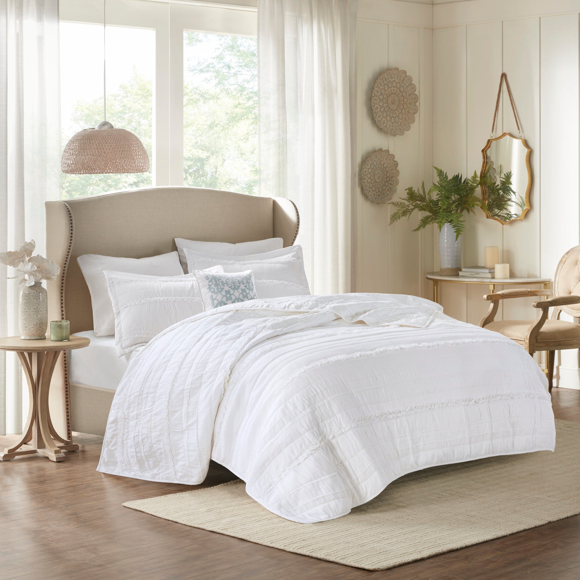 4 Piece   Reversible Ruffle Quilt Set with Throw Pillow White King/Cal King