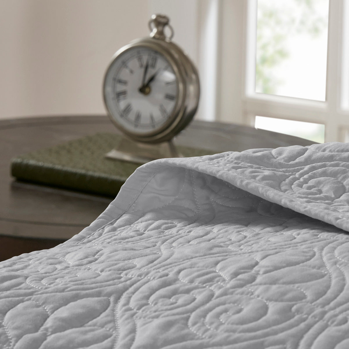 Grey Queen Reversible Bedspread Set - Ultimate Comfort