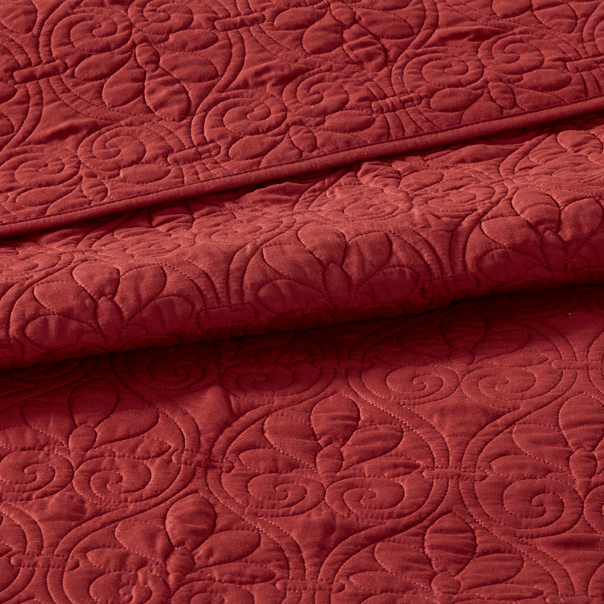 Red Cotton 3 Piece Reversible Bedding Set with Patterned Quilting