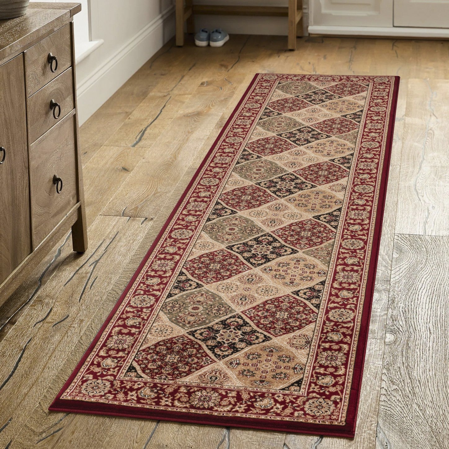 Manchester GC_HER5005 Red 2 ft. 7 in. x 9 ft. 10 in. Area Rug
