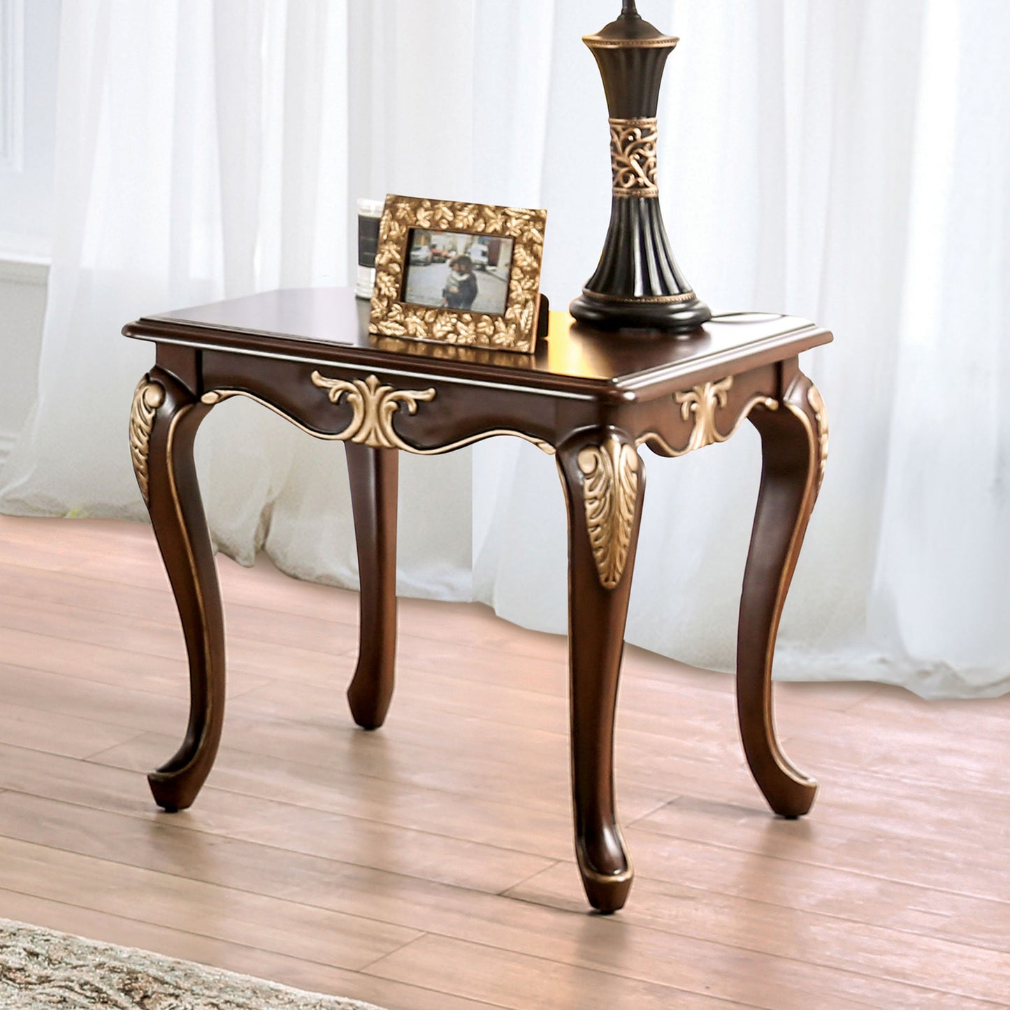 Traditional Style 1pc End Table Curved Legs Carved Details Design With Gold Highlight Elegant Look Solid Wood Structure Rich Tobacco Finish