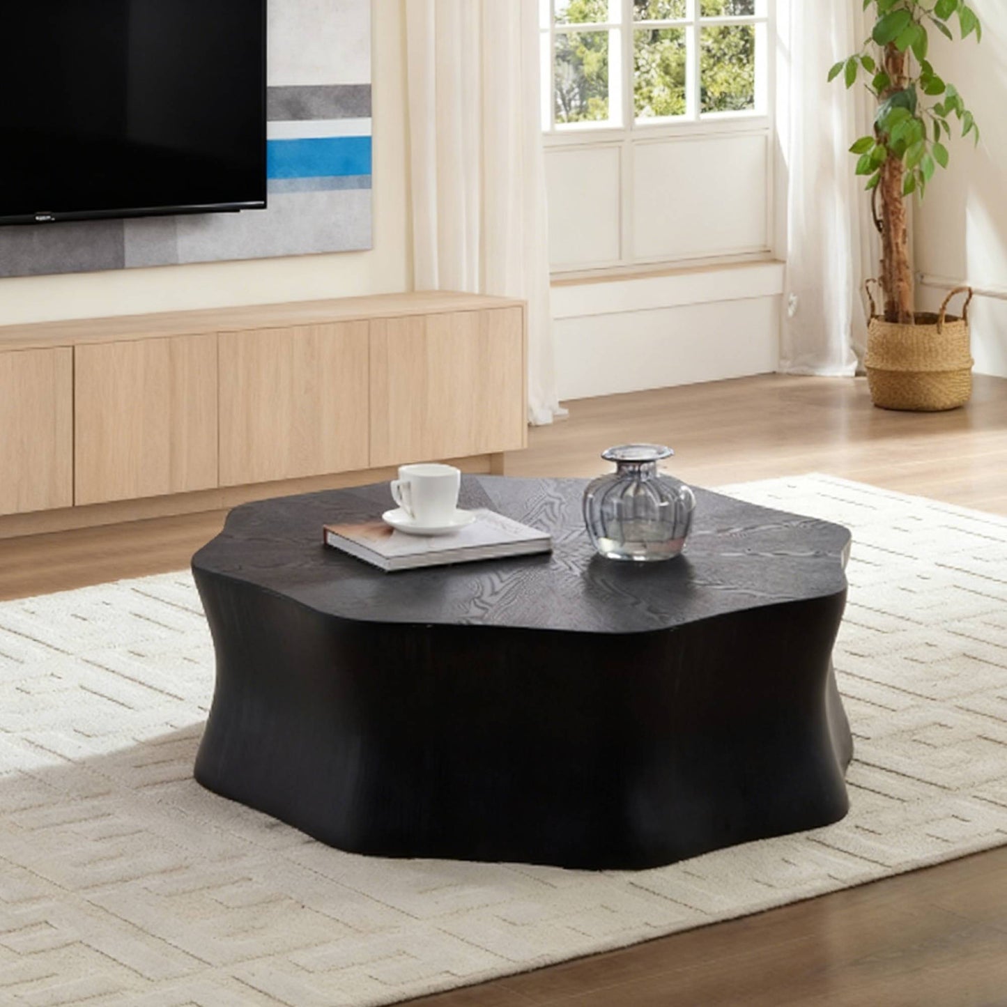 Black petal coffee table, with fiberglass surface covered with birch wood grain veneer in watercolor finish and sprayed with black paint. The sides have a brushed effect. Suitable for living room.