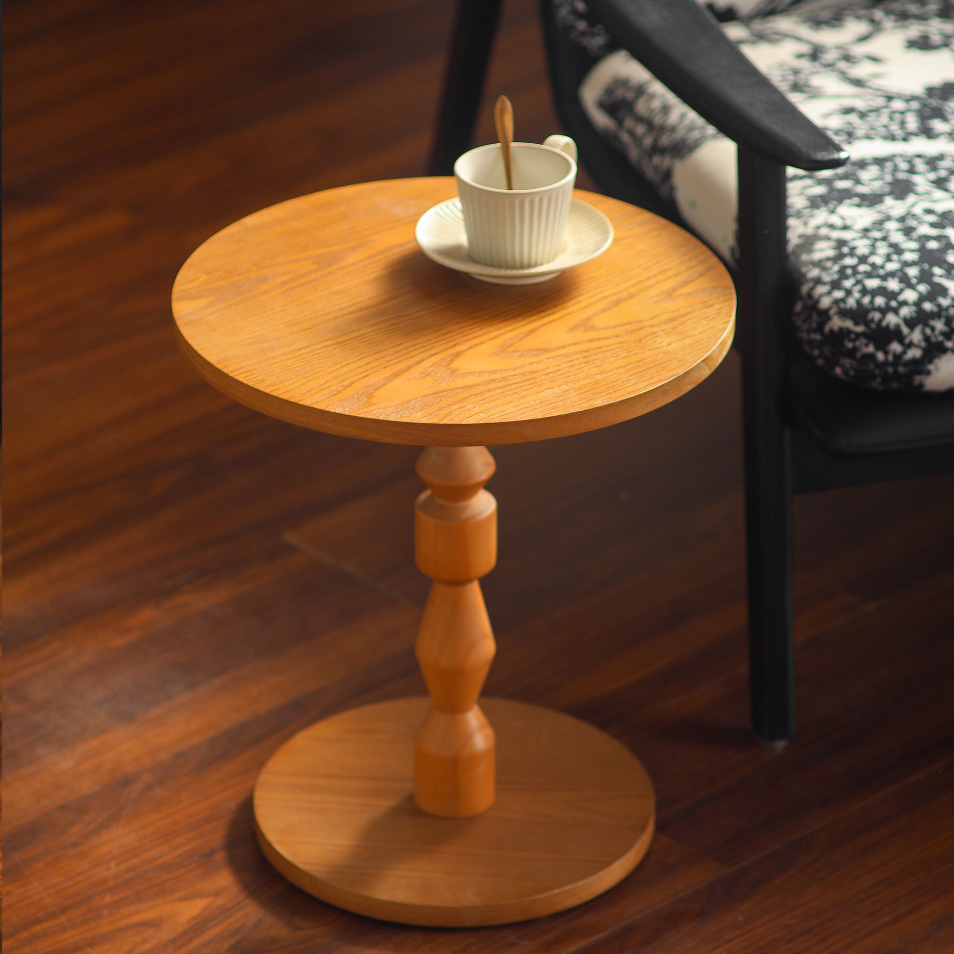 Round Side Table with MDF Tabletop, Solid Wood Spindle Leg Light Oak Living Room Table