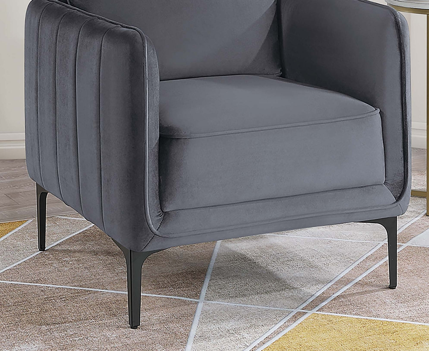 Elegant Gray Velvet Accent Chair - Plush Comfort, Modern Style