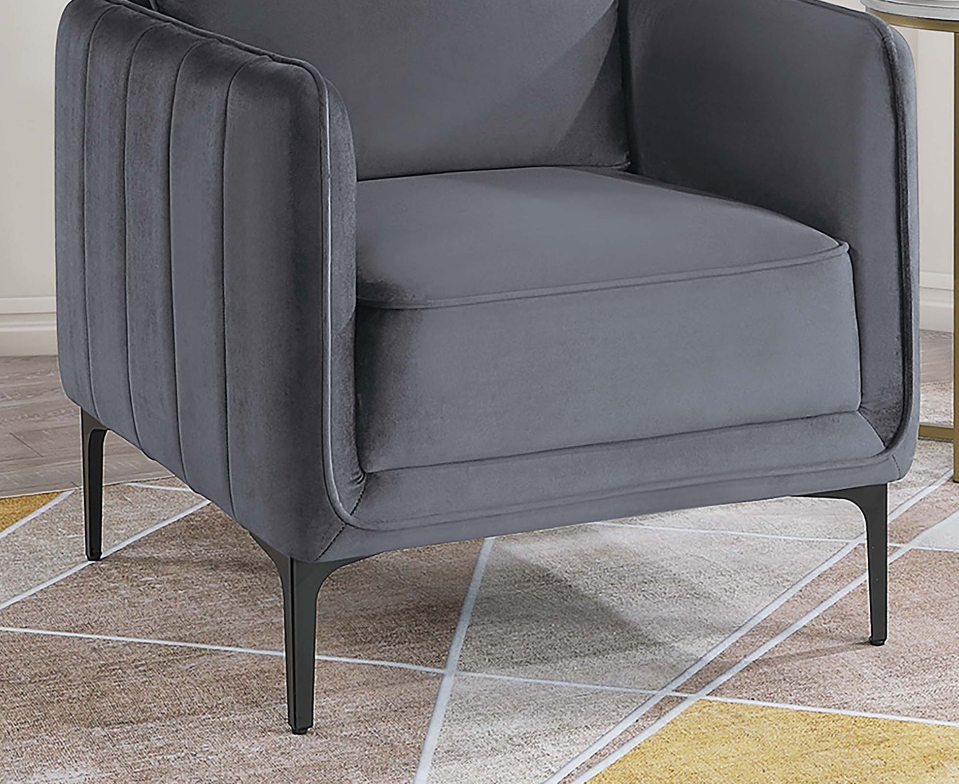 Elegant Gray Velvet Accent Chair - Plush Comfort, Modern Style