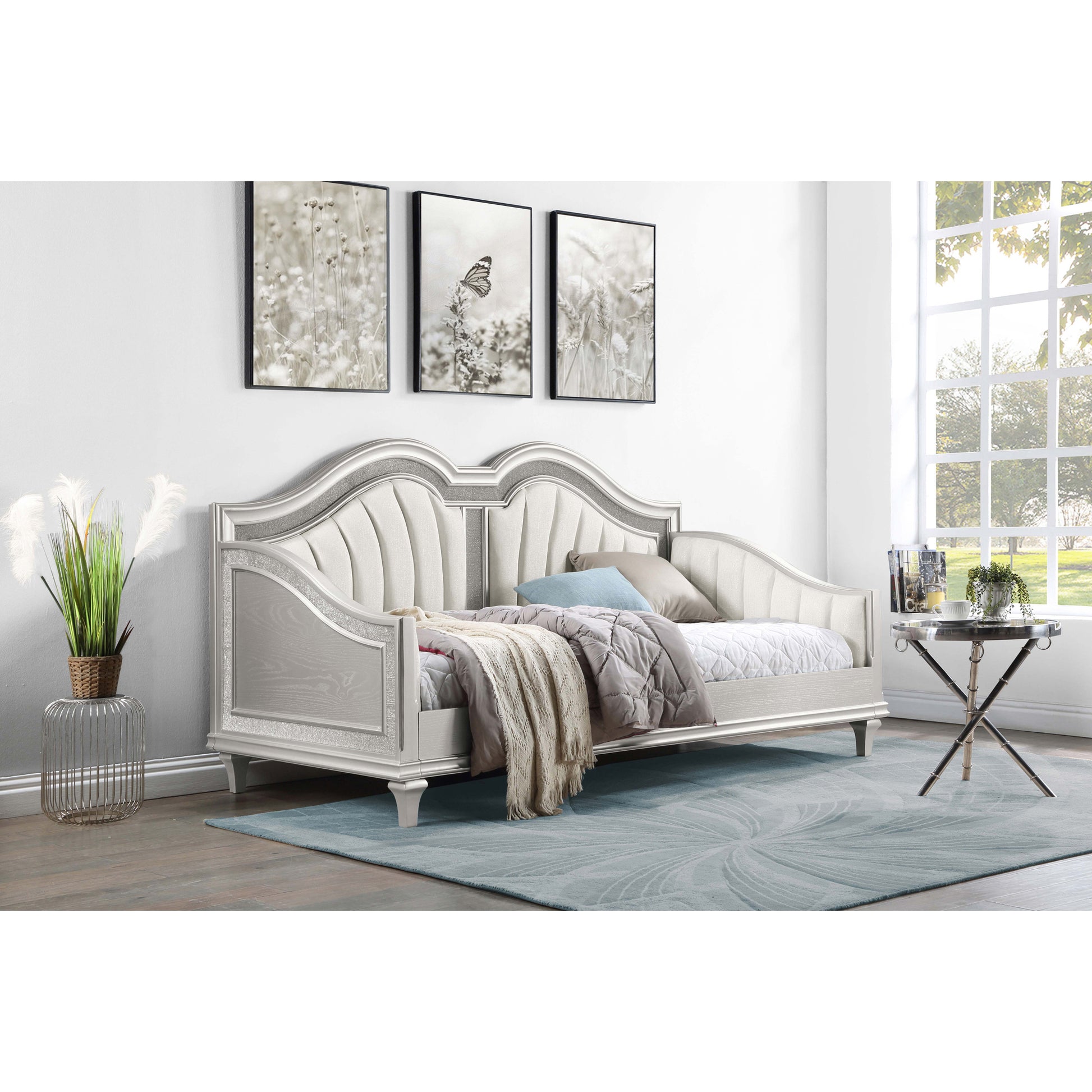 Aurelia Sliver Oak and Ivory Twin Daybed
