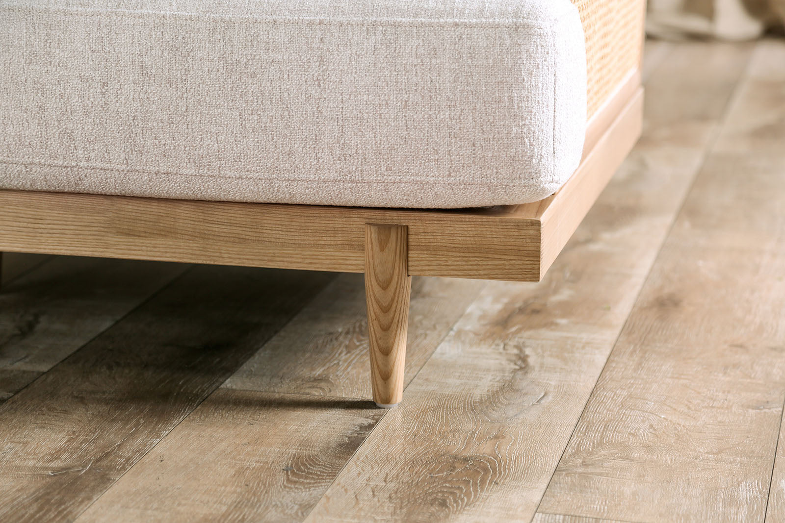 Beige Light Oak Mid-Century Accent Chair for Living Room