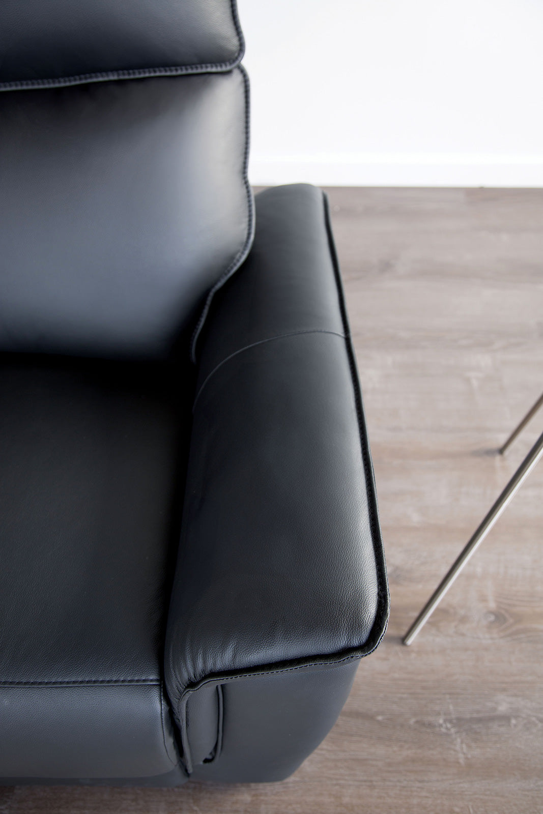 Black Leather Metal Recliner Chair - 38.5" Primary Living Room
