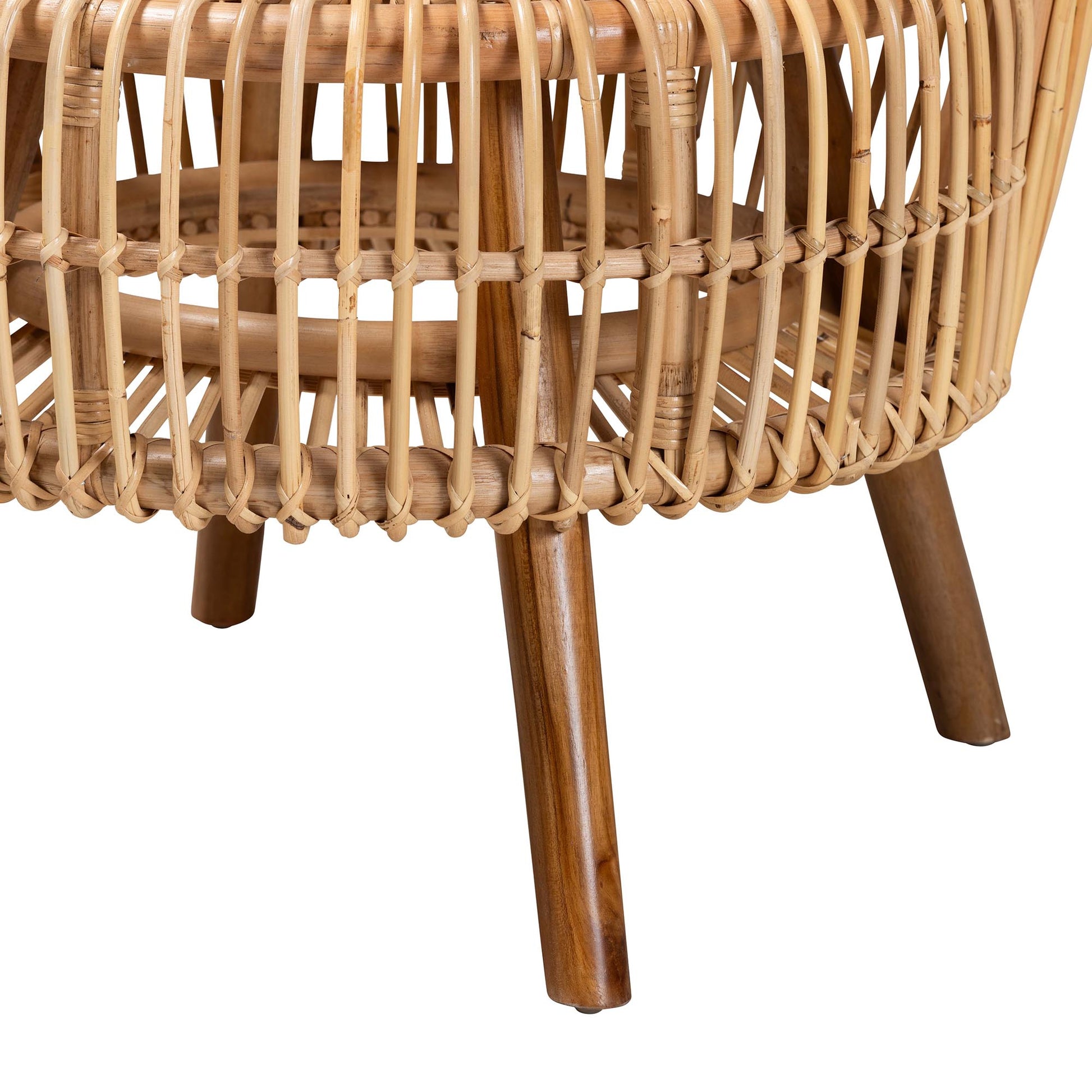 Modern Rattan Lounge Chair - Brown Comfort & Style