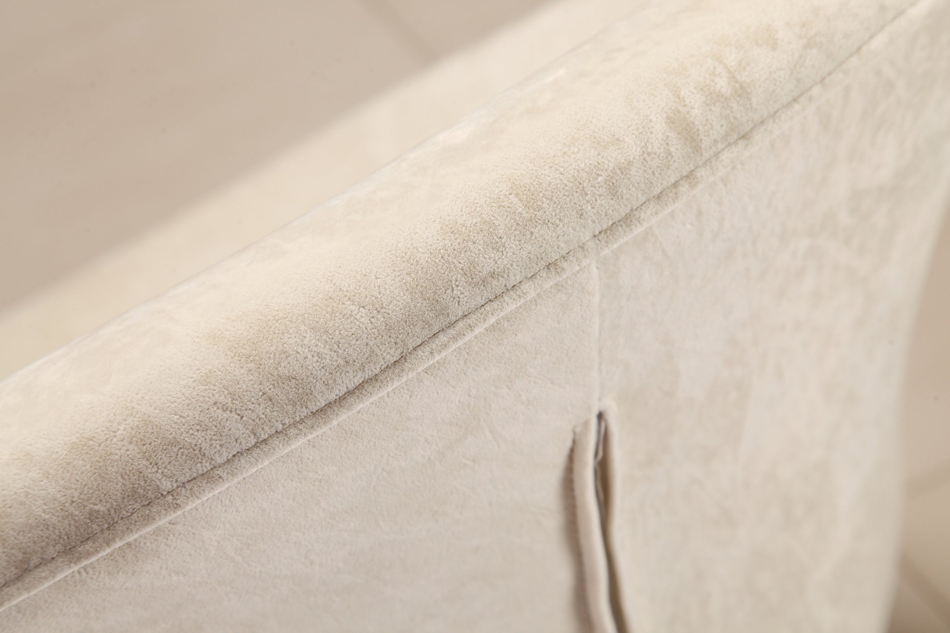 White Swivel Lounge Chair - Metal & Velvet for Living Room