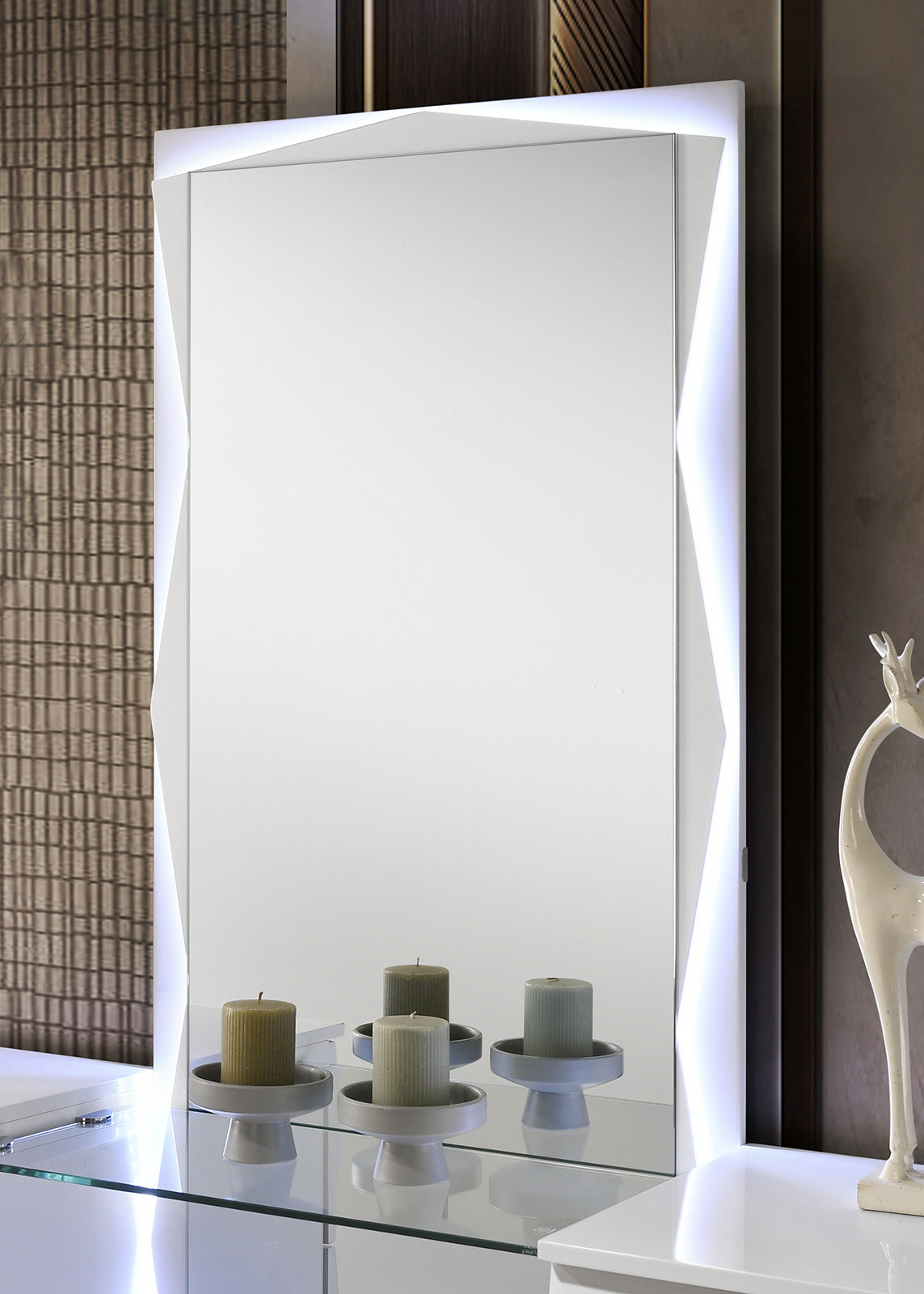 White Bedroom Vanity Set with 5 Drawers & Mirror