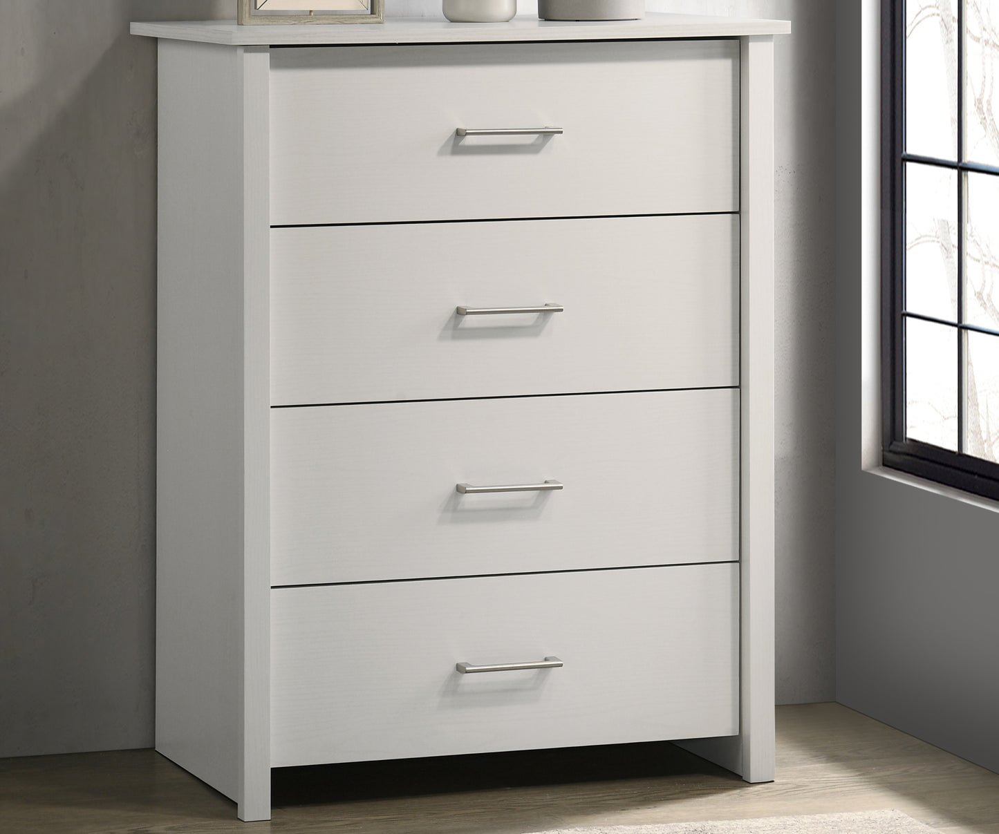 Seraphiel 32"W White 4-Drawer Chest with Silver Handles