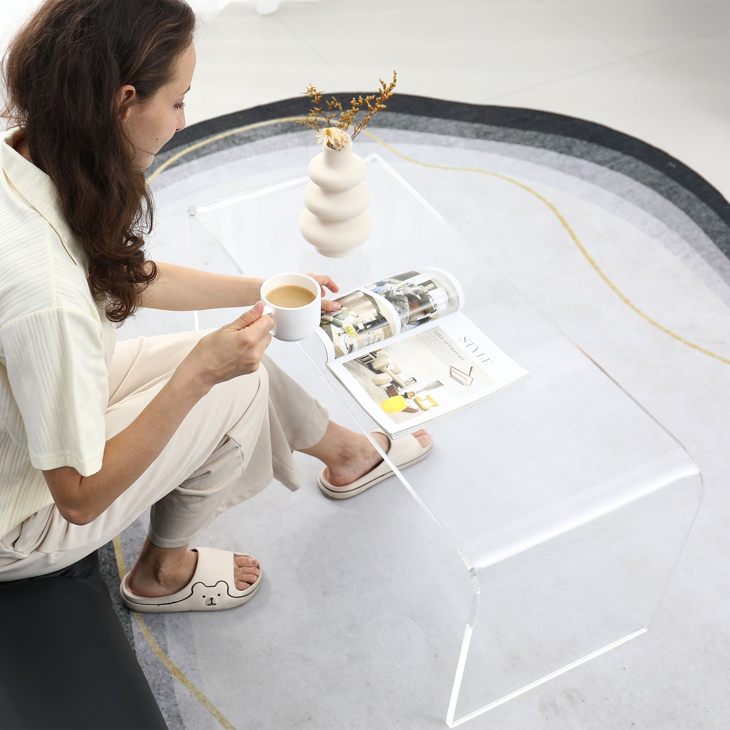 Clear Acrylic Coffee Table for Dining Room Storage and Display