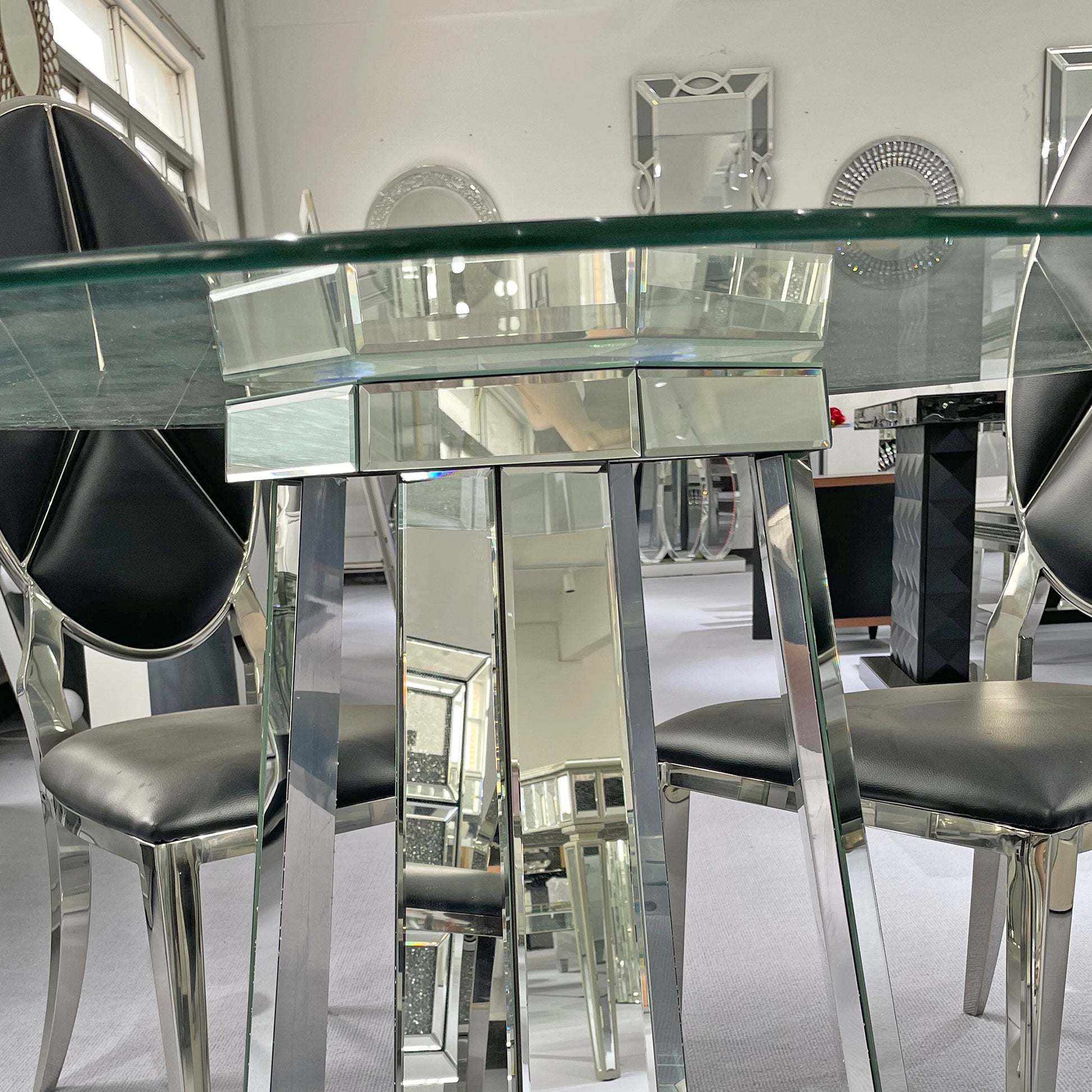 Modern Round Glass Dining Table with Mirrored Base for Dining Room