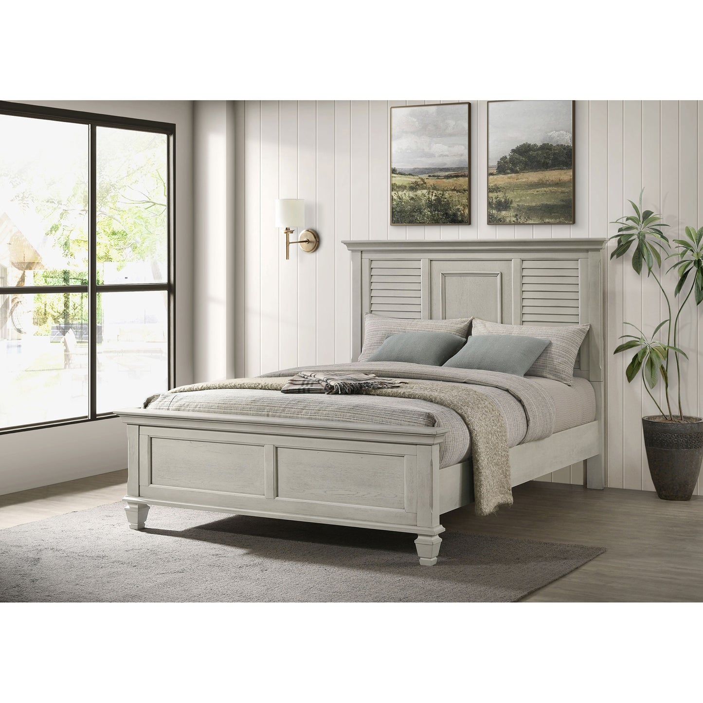 Hazelwood Distressed White Queen Panel Bed