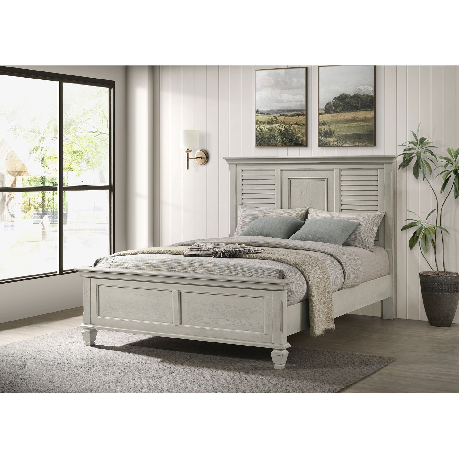Hazelwood Distressed White Queen Panel Bed