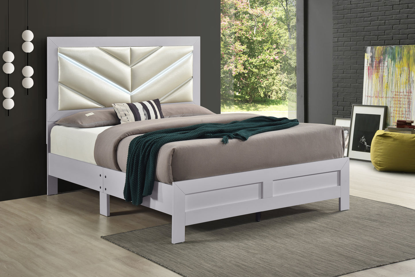 Moreland G002900A-QB Queen Bed (Mattress Not Included), Sparkling White