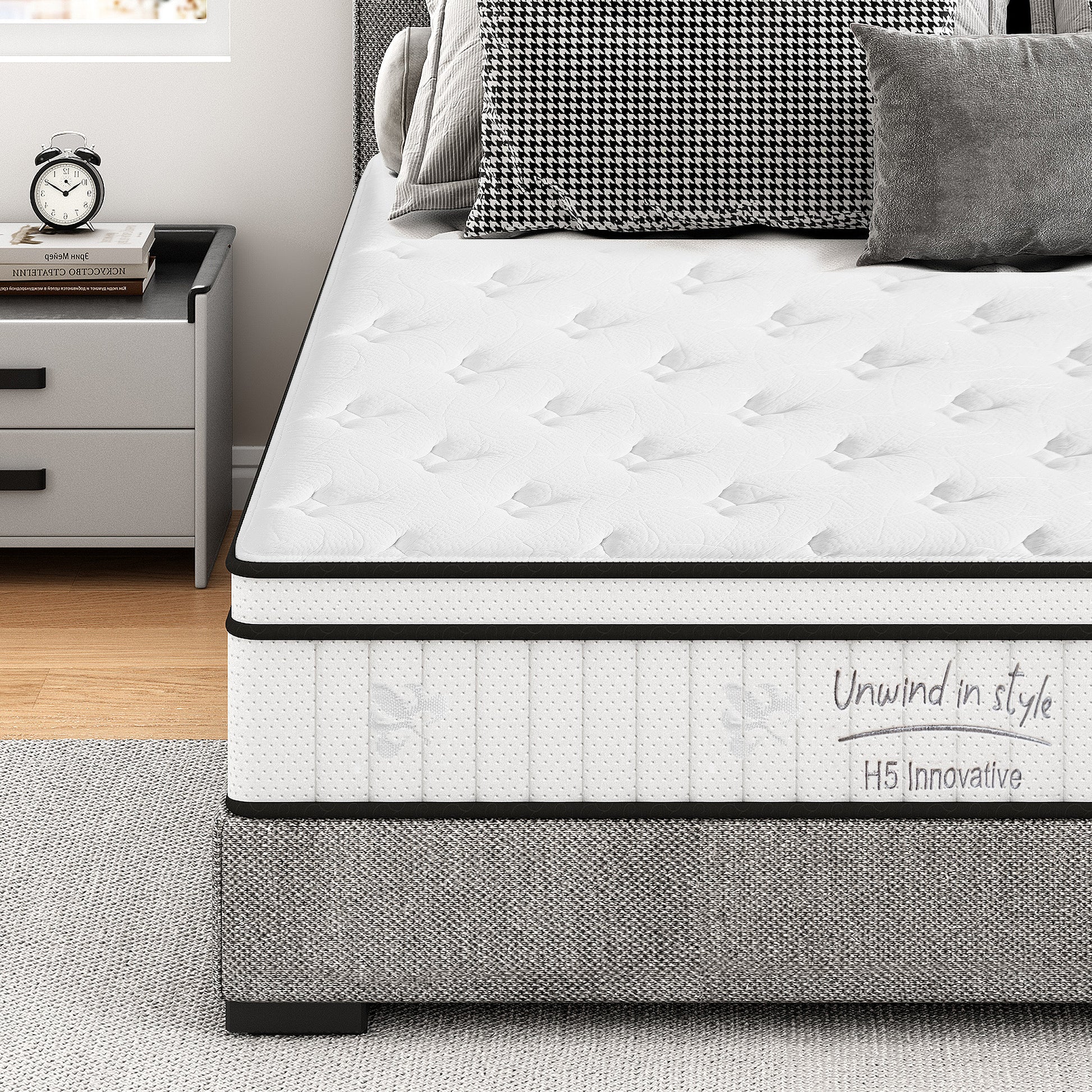 Queen Size Foam Spring Mattress - 12 Inch Hybrid for Bedroom