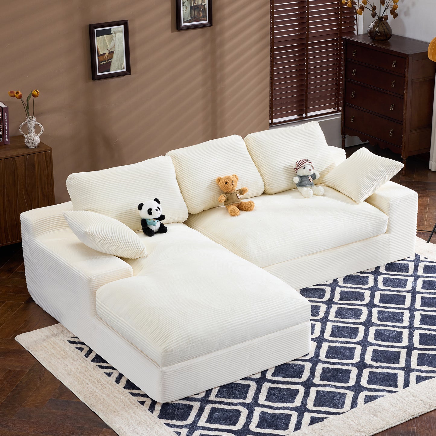 White corduroy compressed sofa. It has a soft and skin-friendly sitting feel, adding a healing atmosphere to the warm living room. It comes with 3 back cushions and 2 throw pillows.