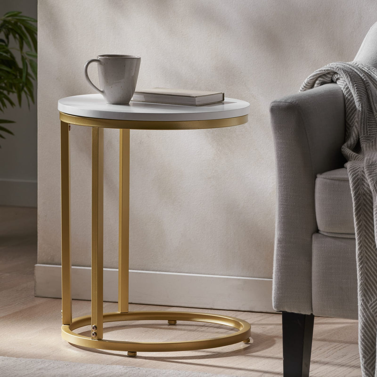 Gold White C-Shaped End Table with Iron Frame for Living Room