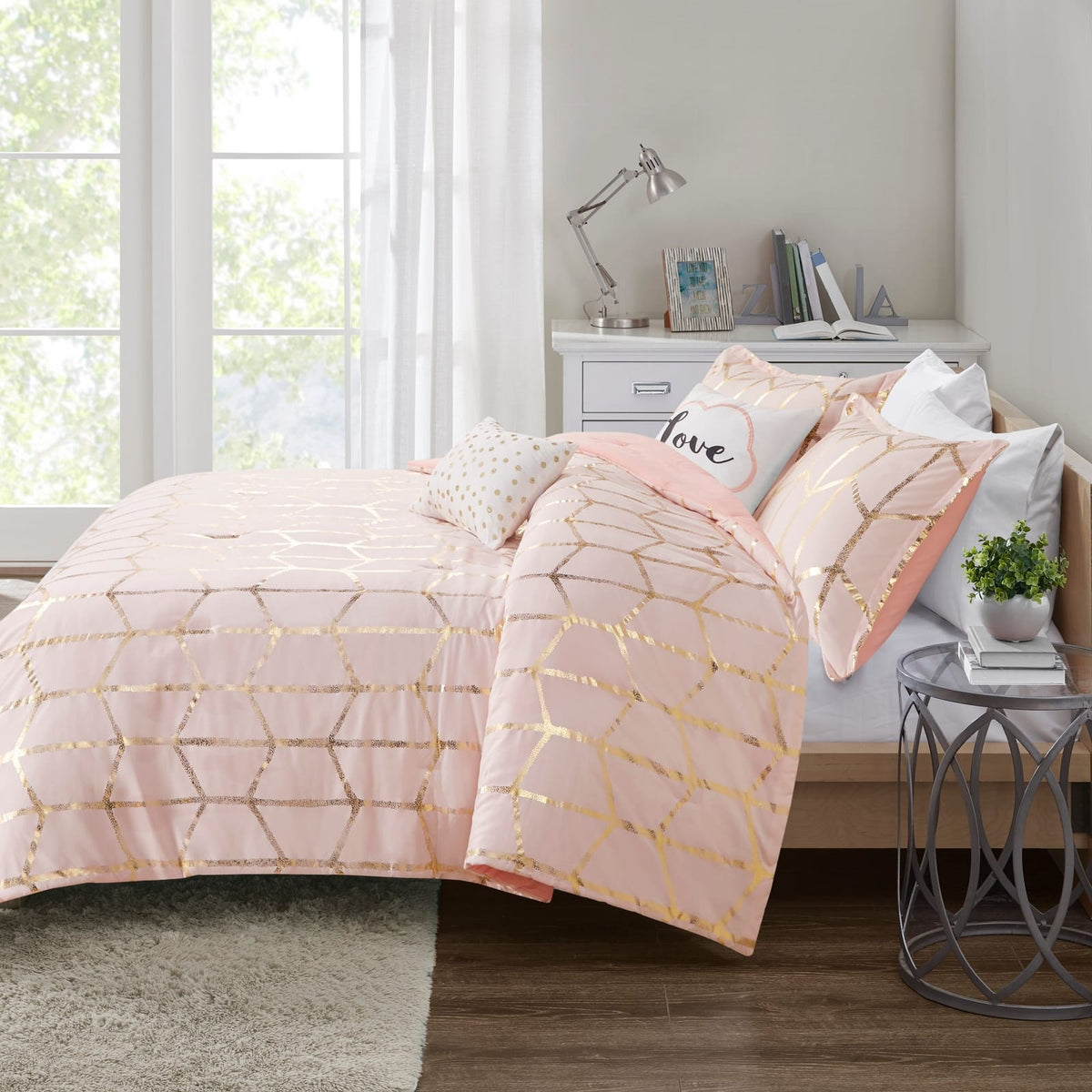 King Size Blush Polyester Comforter Set with Geometric Print